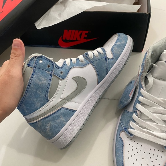 Air Jordan 1 Retro High "Hyper Royal" - Picture 2 of 6